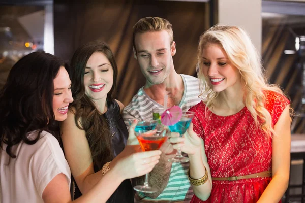 Young friends having a drink together — Stock Photo, Image