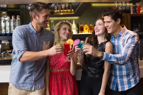 Happy friends drinking cocktails together — Stock Photo, Image