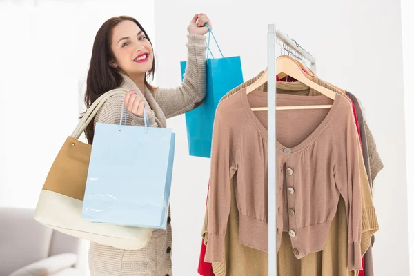 Pretty brunette holding shopping bags — Stock Photo, Image