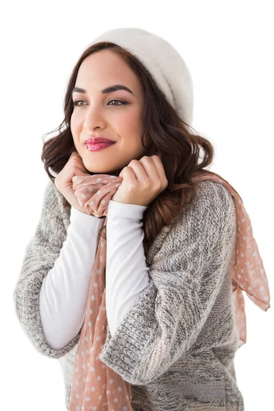 Porträt einer hübschen Brünette in Winterkleidung — Stockfoto