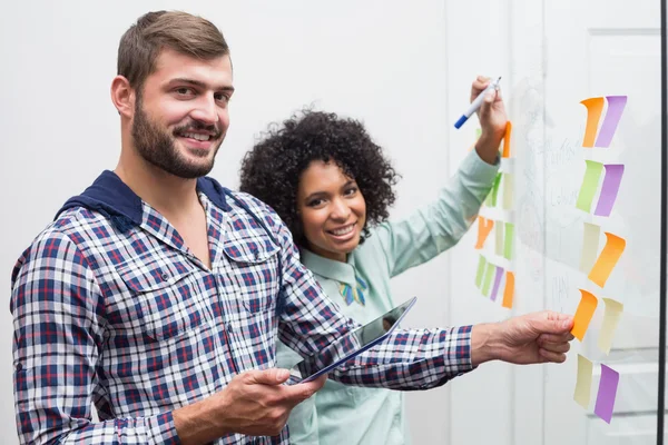 Team with sticky notes on window — Stock Photo, Image