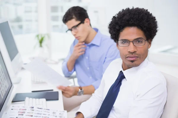 Équipe créative travaillant au bureau — Photo