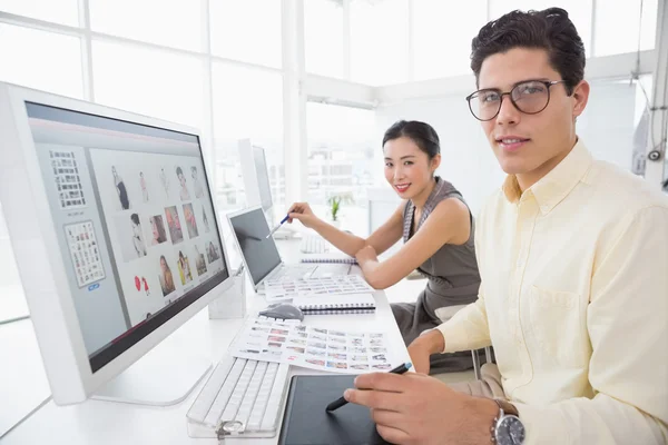 Creative team working at desk — Stock Photo, Image
