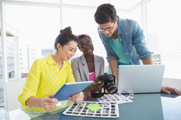 Unga kreativa teamet med ett möte — Stockfoto