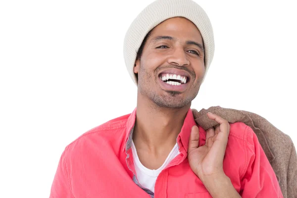 Uomo sorridente con cappello beanie — Foto Stock