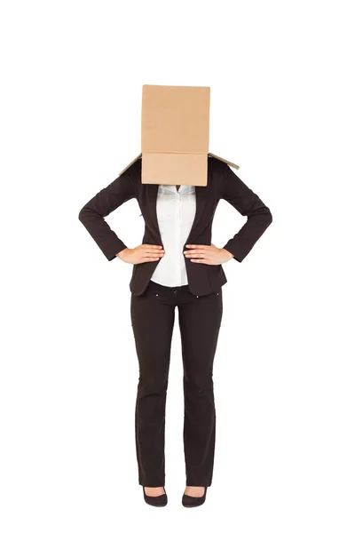 Femme d'affaires avec boîte au-dessus de la tête — Photo
