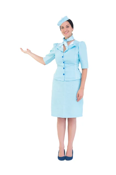Ładny stewardesa Wyświetlono ręką — Zdjęcie stockowe