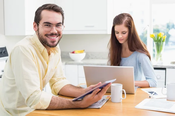 Junges Paar verbringt Zeit miteinander — Stockfoto