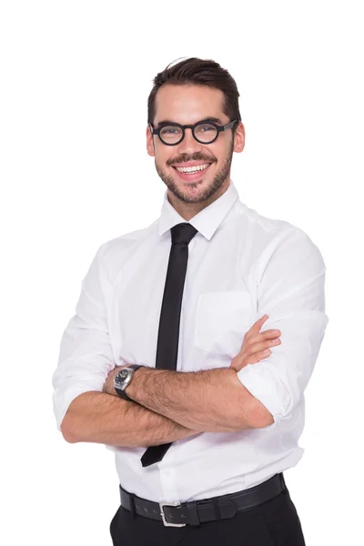 Un hombre de negocios sonriente con los brazos cruzados — Foto de Stock