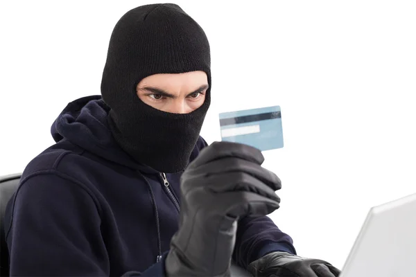 Burglar using credit card and laptop — Stock Photo, Image