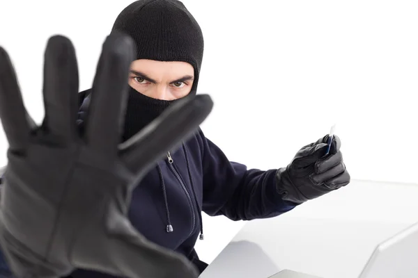 Angry hacker using credit card and gesturing — Stock Photo, Image