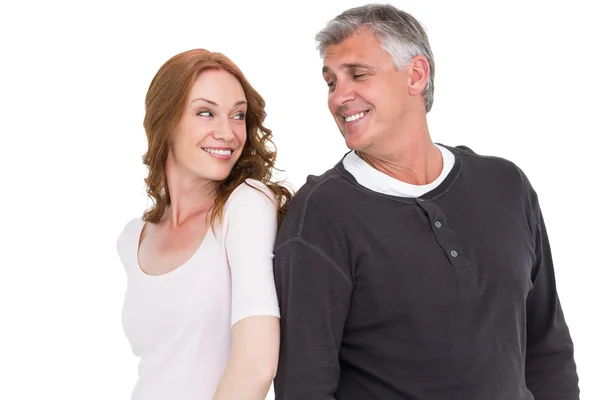 Casal casal sorrindo um para o outro — Fotografia de Stock