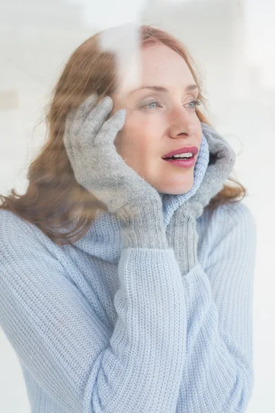 Pretty redhead in warm clothing — Stock Photo, Image
