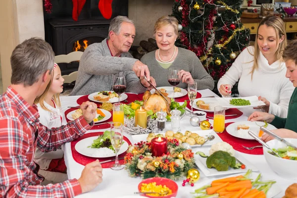 三代家庭一起吃圣诞大餐 — 图库照片
