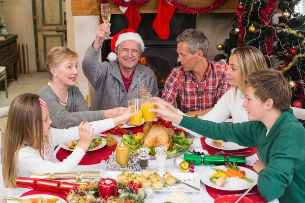 Extended family toasting at christmas dinner — Stock Photo, Image