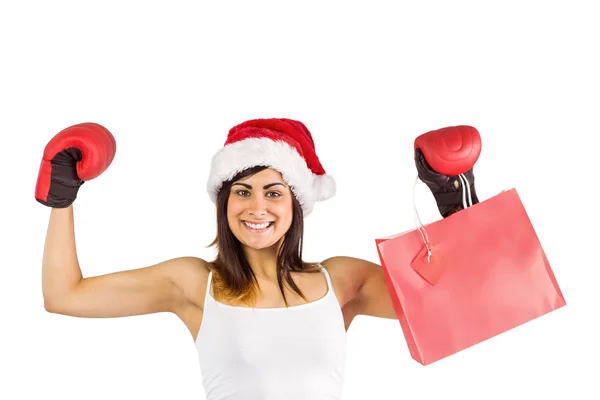 Morena festiva em luvas de boxe segurando sacos de compras — Fotografia de Stock