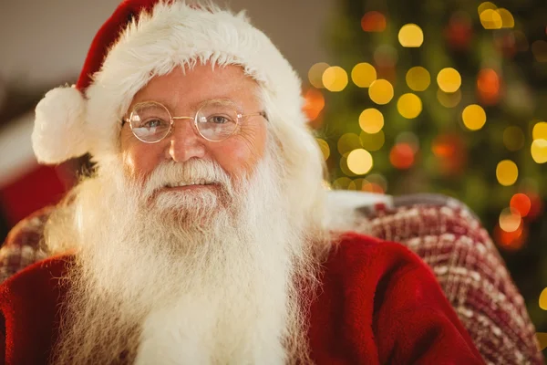 Retrato de santa feliz com seus óculos — Fotografia de Stock