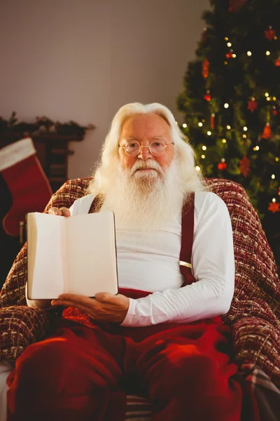 Santa onun kitabı göstererek portresi — Stok fotoğraf