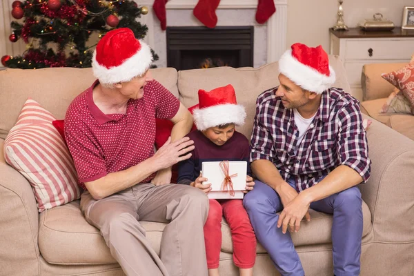 三代家庭庆祝圣诞节 — 图库照片