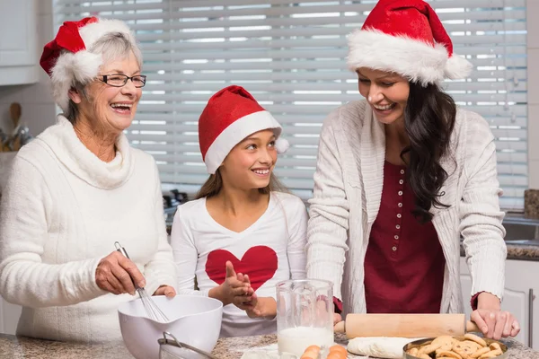 Multi-generation family baking together — Stock Photo, Image