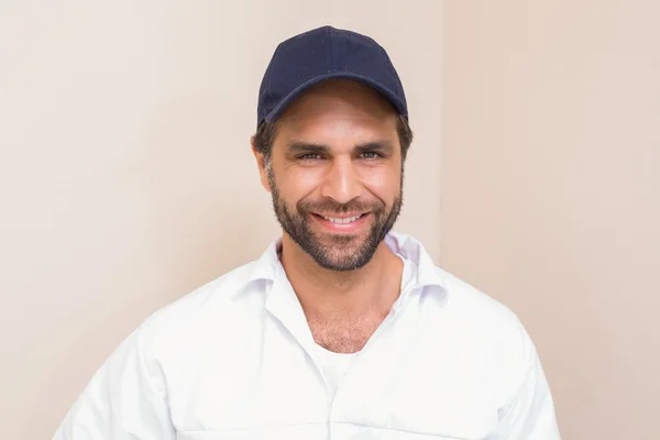 Handyman smiling at camera — Stock Photo, Image