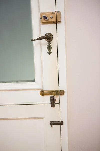 Kapalı bir kapı kapat — Stok fotoğraf