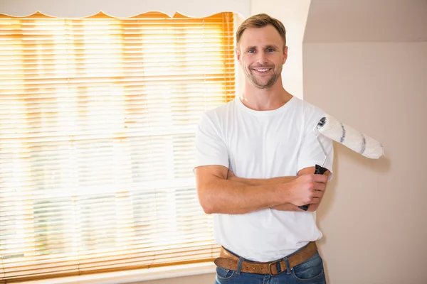 Handyman posing while holding a paintbrush — Stock Photo, Image