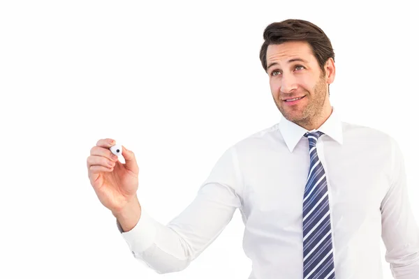 Sonriente hombre de negocios escribiendo con marcador negro — Foto de Stock