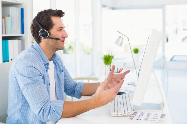 Man photo editor speaking in headphone — Stock Photo, Image