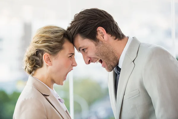 Casual collega's in argument — Stockfoto