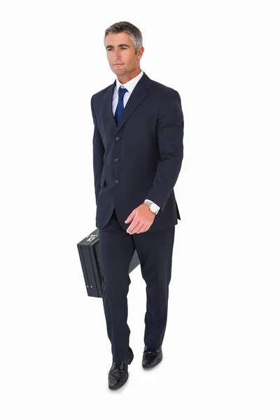 Businessman walking and holding briefcase — Stock Photo, Image