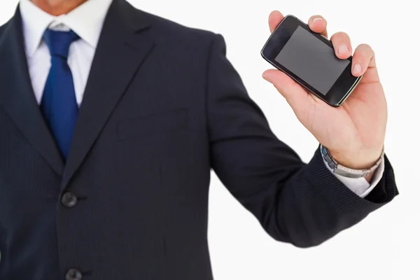 Sezione centrale di un uomo d'affari con smartphone in mano — Foto Stock