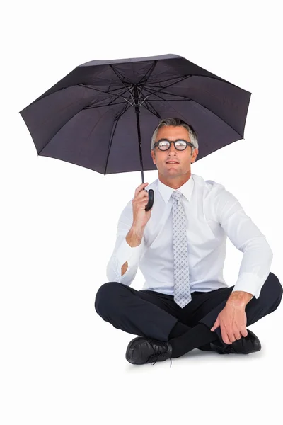 Empresario con gafas de abrigo con paraguas — Foto de Stock