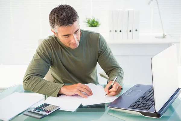 Man working with laptop and writing — Stock Photo, Image