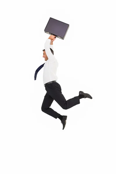 Homem de negócios sorrindo pulando enquanto pasta — Fotografia de Stock