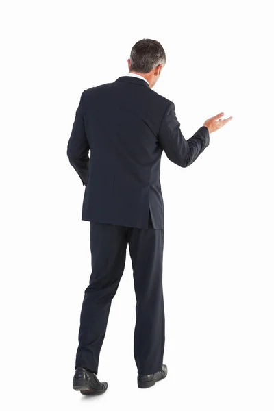 Businessman walking and doing gesture — Stock Photo, Image