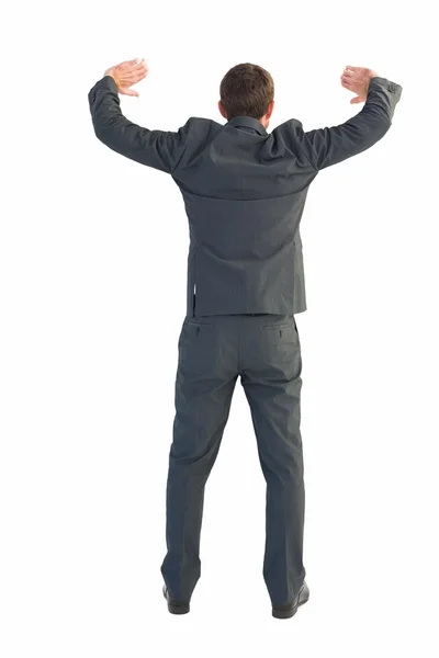 Uomo d'affari in piedi con le mani in alto — Foto Stock