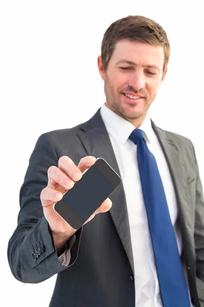 Zakenman zijn smartphone scherm weergegeven: — Stockfoto