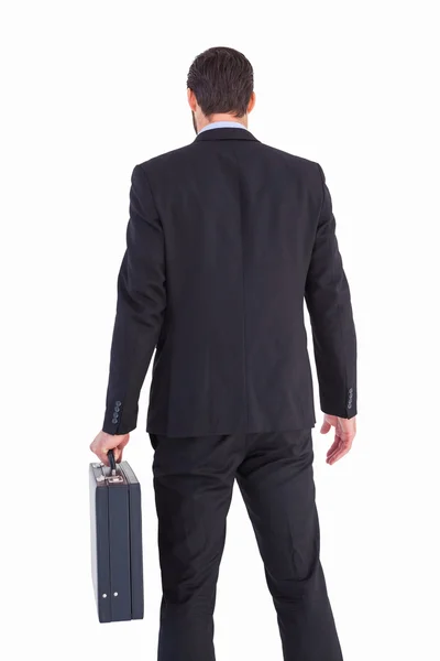 ブリーフケースを保持している実業家の背面図 — ストック写真