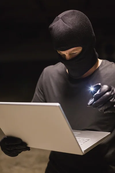 Hacker using laptop to steal identity — Stock Photo, Image