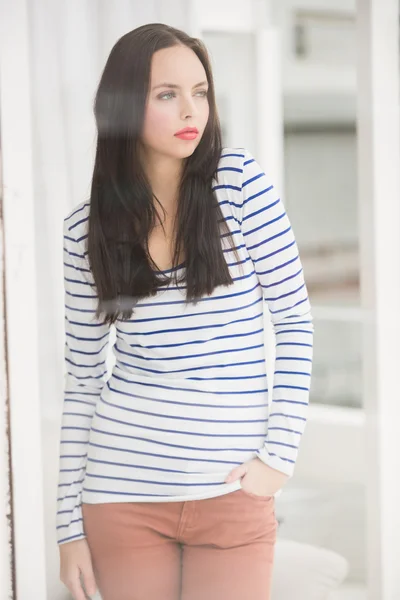 Pretty brunette looking out window — Stock Photo, Image