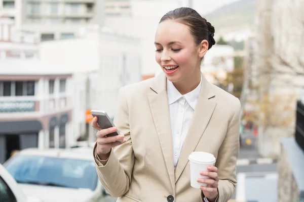 Young businesswoman sending a text — Stock Photo, Image