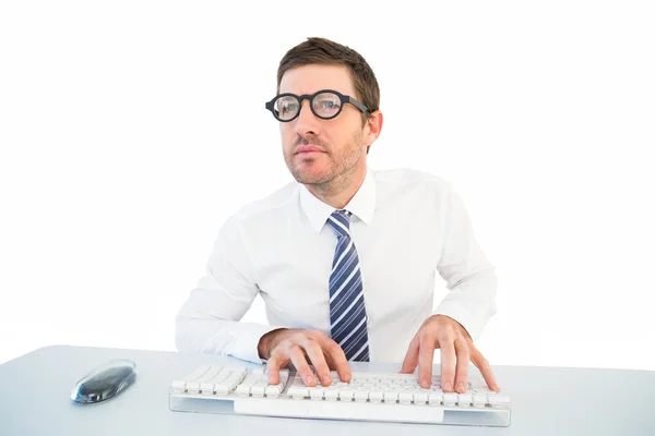 Biznesmen pracujący przy biurku — Zdjęcie stockowe