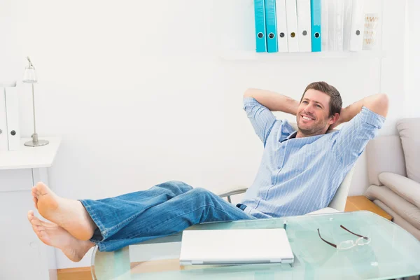 Relaxed businessman with his feet up — Stock Photo, Image