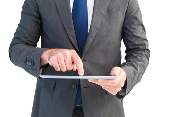 Uomo d'affari utilizzando il suo tablet pc — Foto Stock