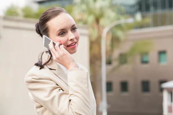 Young businesswoman talking on phone — Stock Photo, Image