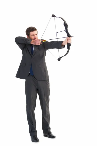 Focused businessman shooting a bow and arrow — Stock Photo, Image