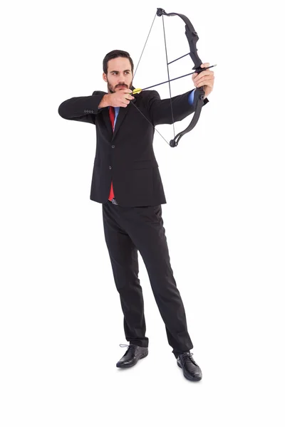 Focused businessman shooting a bow and arrow — Stock Photo, Image