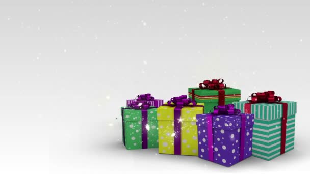 Vánoční dárky, které jsou uvedeny na bílém pozadí — Stock video
