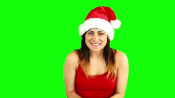 Bella ragazza in cappello di Babbo Natale l'invio di un bacio aria alla fotocamera — Video Stock